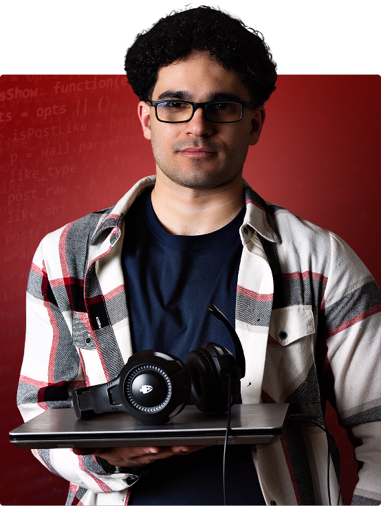 Alef Silva, desenvolvedor frontend, segurando notebook na seção Sobre Mim.